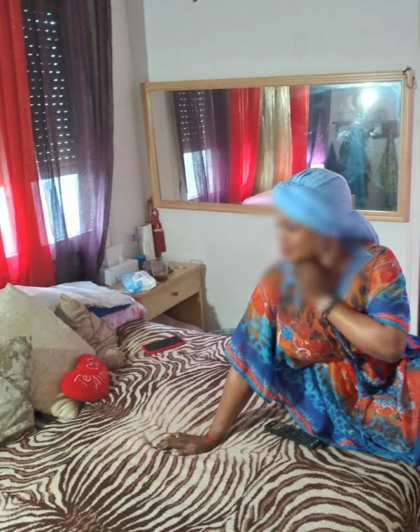 África Guinea Ecuat, mujer en Blanes — foto 2