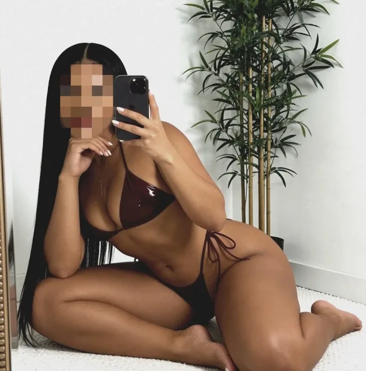 Aischa Figueres, mujer en Figueras — foto 5