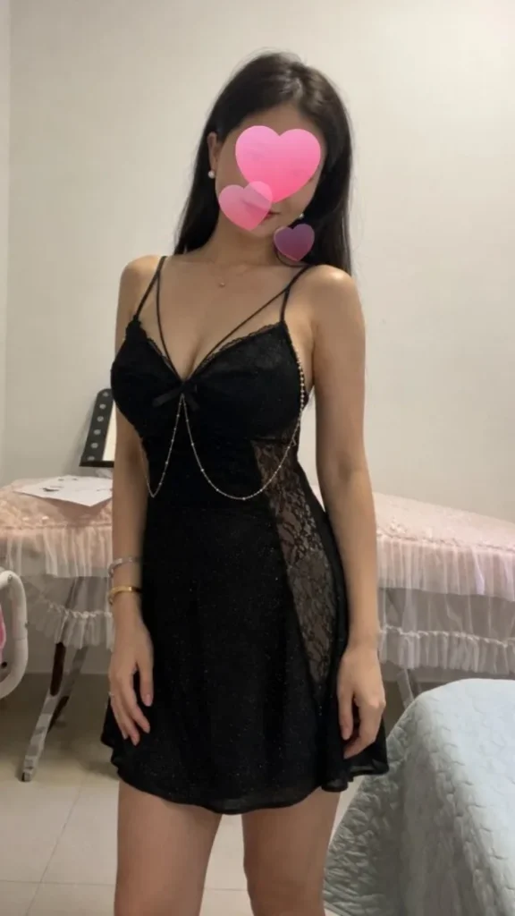 Amigas Orientales, mujer en Camins al Grau