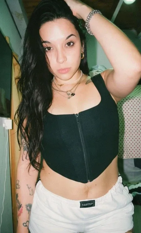 Elizabeth Queen, webcam chat or videocall — photo 3