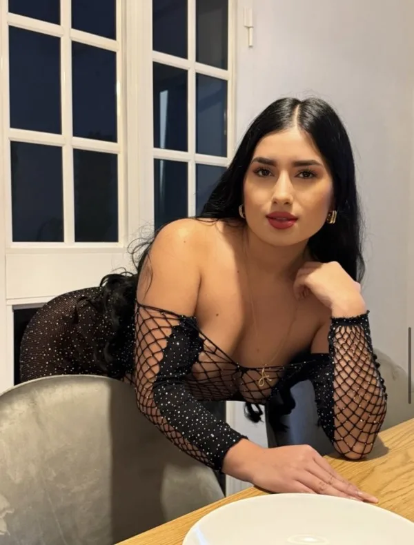 Emma, woman in Latina — photo 4