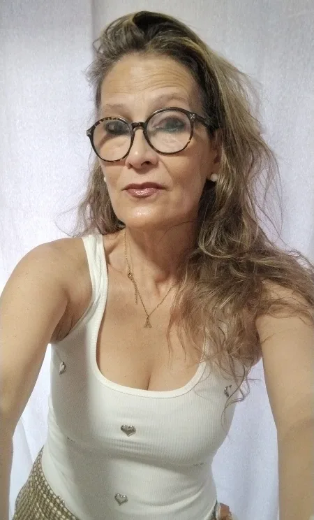 Lady Luna, webcam chat or videocall — photo 2