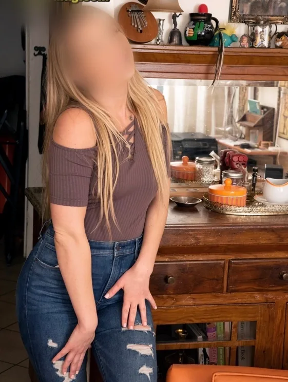 Mariana, mujer en Bormujos
