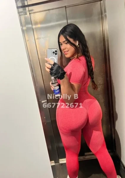 Nicolly B