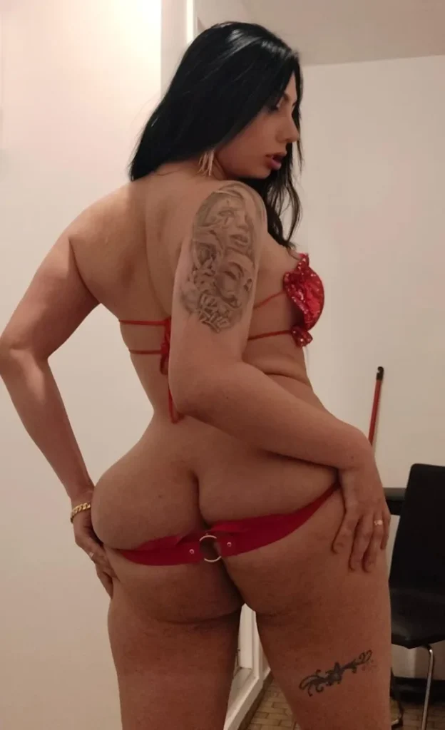 Sara Diosa Latina, woman in Roquetas de Mar