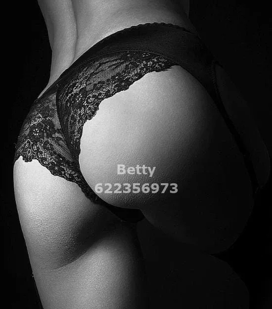 Betty, woman in Ibiza — photo 3